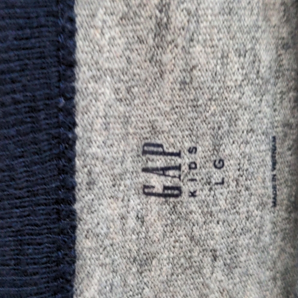 2 GAP Boy Long Sleeve Tees - Picture 3 of 4